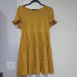 Vibe Yellow Floral Tiered MidinDress Size M